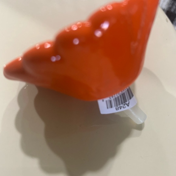 Nora Fleming Mini Gerber Daisy “Flower Power Orange” A248 RETIRED - Picture 2 of 2